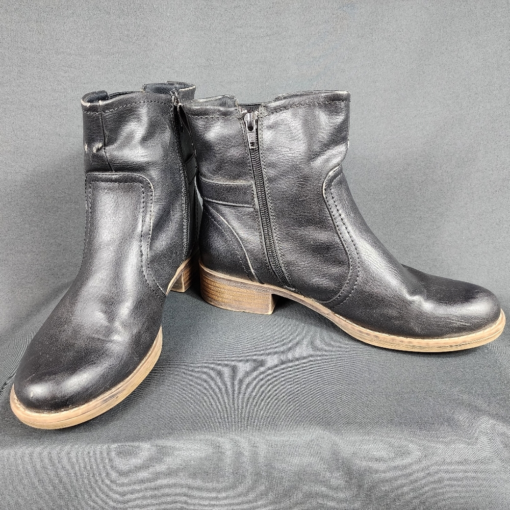 BareTraps Black Ankle Boots